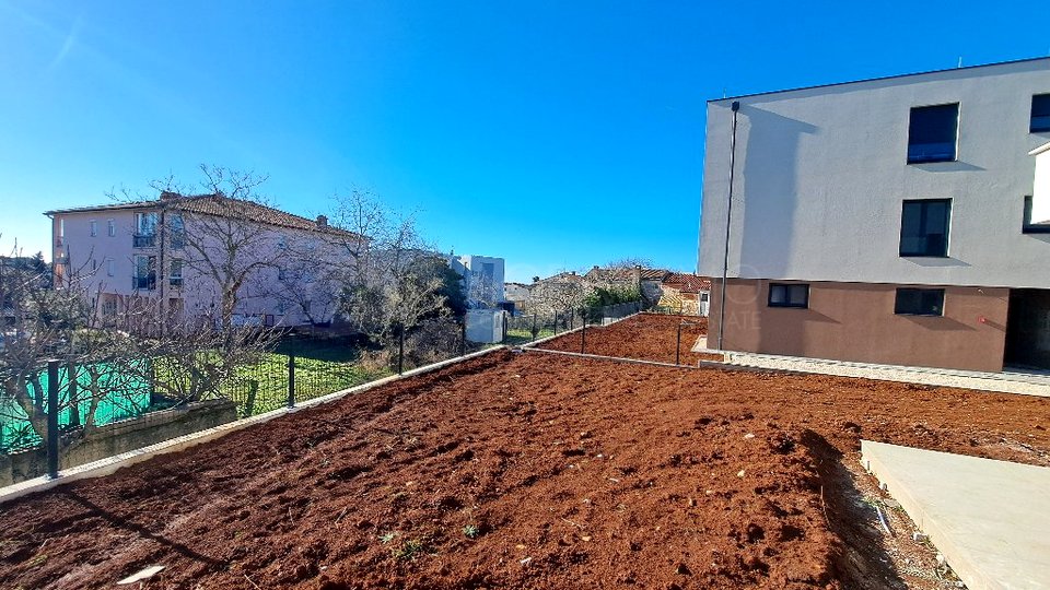 NOVIGRAD-YOUR PERFECT HOME WITH A LARGE GARDEN-YOUR OASIS OF PEACE BY THE COAST
