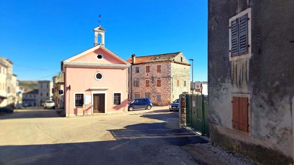 BRTONIGLA - ISTRIAN STONE HOUSE WITH POTENTIAL FOR THREE SEPARATE STUDIOS