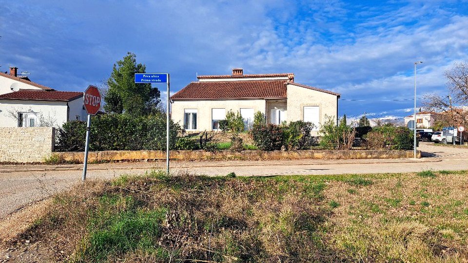UMAG HOUSE FOR RECONSTRUCTION WITH PERMIT FOR FOUR APARTMENTS - ATTRACTIVE INVESTMENT OPPORTUNITY
