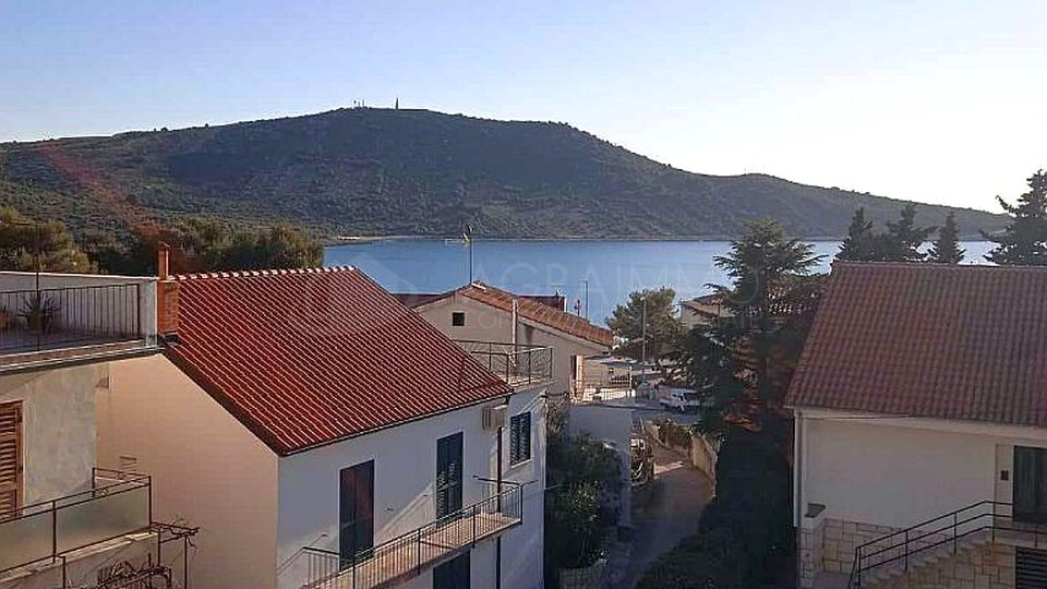 PRIMOŠTEN - HOUSE WITH THREE APARTMENTS - SEA, PRIVACY, AND EXCELLENT LOCATION