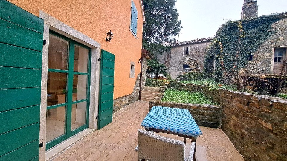 MOMJAN-CHARMING STONE HOUSE WITH STUNNING VIEW IN THE HEART OF WESTERN ISTRIA