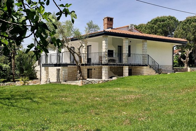 UMAG-ZAMBRATIJA-HOUSE WITH TWO APARTMENTS - A BLEND OF ELEGANCE AND RELAXATION