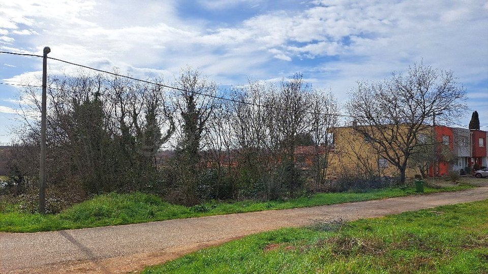 UMAG-VALICA - BUILDING LAND - COMFORT, POTENTIAL, AND SECURITY