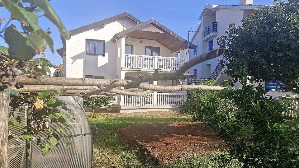 UMAG-SAMOSTOJNA DRUŽINSKA HIŠA-IZJEMNA PRILOŽNOST NAKUPA PO CENI SAMO 1600€/M2