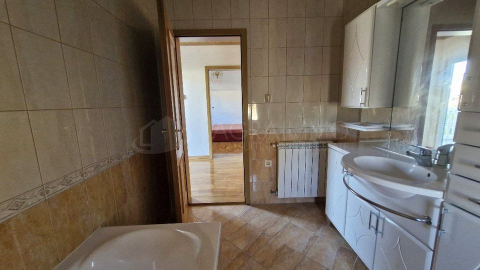 UMAG – AUSSERGEWÖHNLICHE GELEGENHEIT ZUM KAUF EINES FREISTEHENDEN FAMILIENHAUSES IN UMAG ZU NUR 1600 €/M²